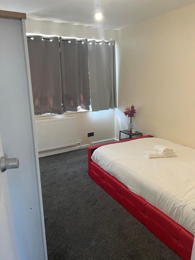 Stunning 3 Bedroom Property- Large Quarto em Acomodações Particulares